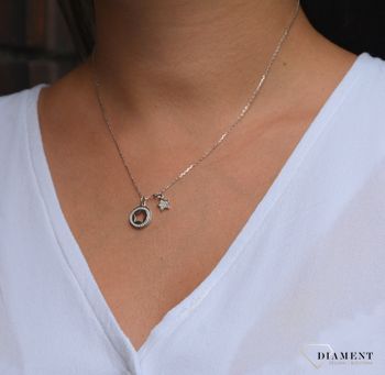 Naszyjnik srebrny kółeczko z gwiazdką białe cyrkonie ✓ Łańcuszek typu ankier z piękną okrągłą zawieszką z wyciętą gwiazdką. Zawieszka przyozdobiona białą cyrkonią (1).JPG